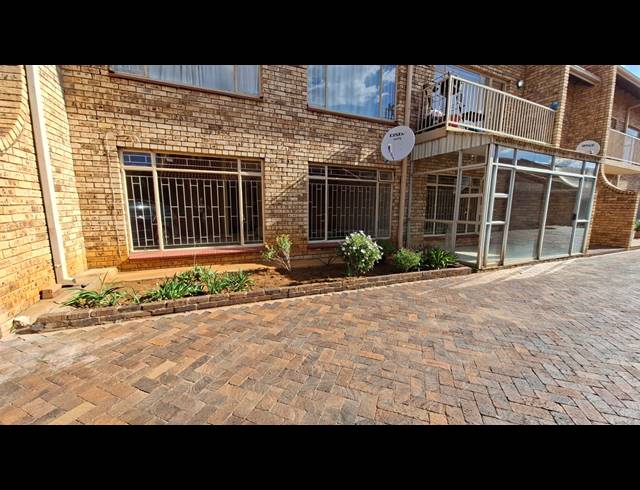 3 BEDROOM APARTMENT TO LET IN BAILLIE PARK